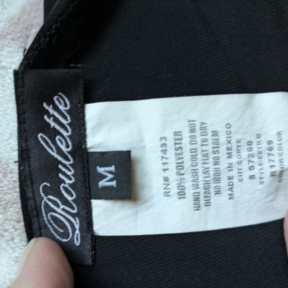 Roulette Black V-Neck Dress-Red Patterned Silky Sash-Size Medium-Cap Sleeves - Picture 5 of 11